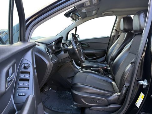 Used 2020 Chevrolet Trax LT w/ Redline Edition image 10