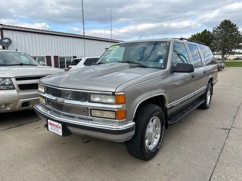 Used 1999 Chevrolet Suburban 4WD w/ Preferred Equipment Group 2 image 1