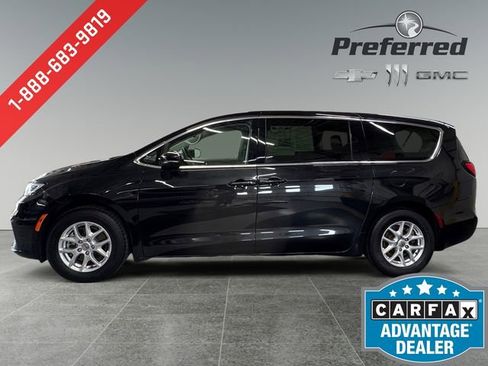 Used 2023 Chrysler Pacifica Touring-L FWD image 10