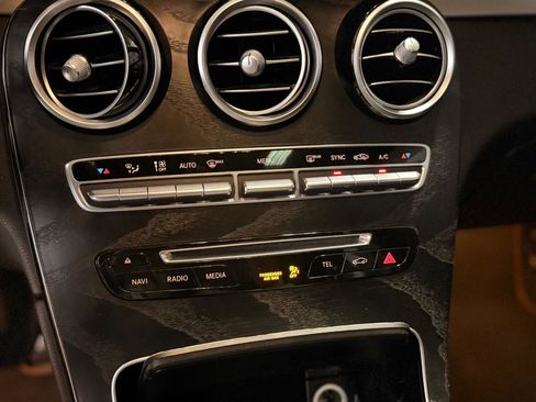 Used 2018 Mercedes-Benz GLC 43 AMG 4MATIC image 37