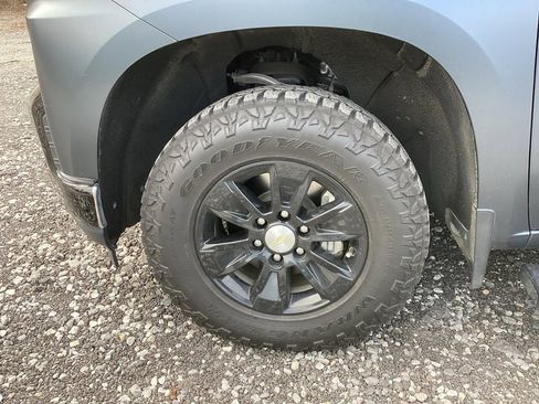 Used 2021 Chevrolet Silverado 1500 LT w/ Convenience Package II image 9