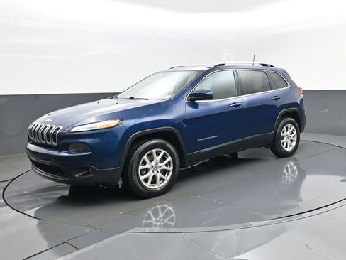Used 2018 Jeep Cherokee Latitude w/ Cold Weather Group AWD/4WD image 1