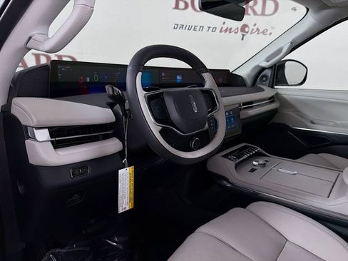 New 2026 Lincoln Navigator L Reserve AWD/4WD image 9