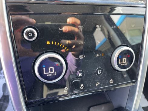 Used 2023 Land Rover Discovery Sport S image 19
