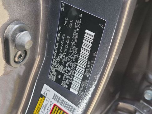 Used 2024 Toyota Highlander XLE FWD image 33