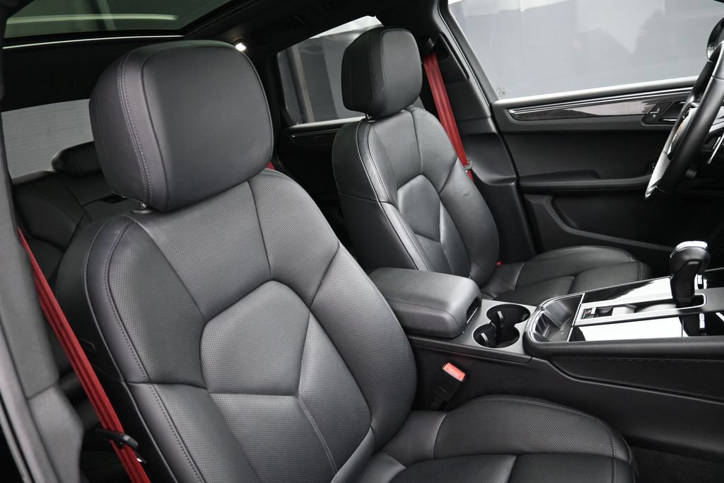 Certified 2023 Porsche Macan S AWD/4WD image 31