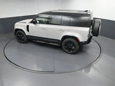 New 2026 Land Rover Defender 110 S AWD/4WD image 32