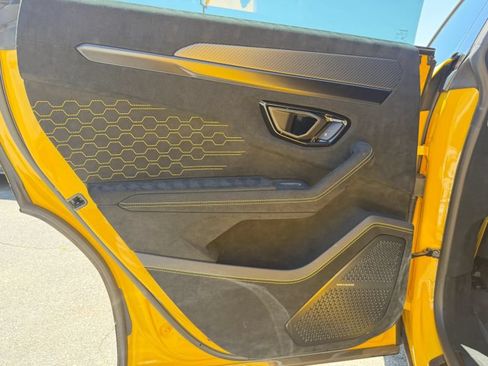 Used 2023 Lamborghini Urus Performante AWD/4WD image 15