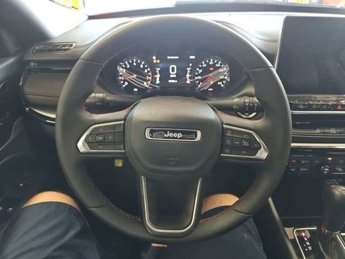 Used 2025 Jeep Compass Trailhawk AWD/4WD image 11