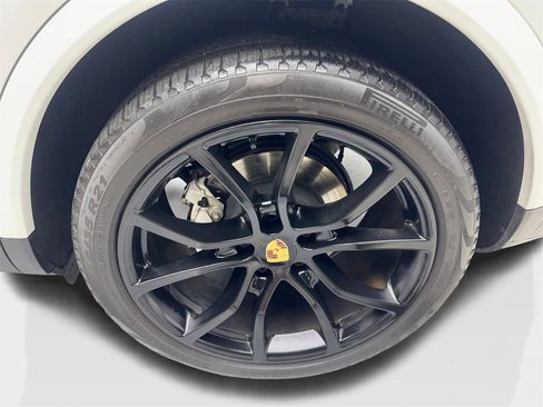 Used 2020 Porsche Cayenne w/ Premium Package image 84