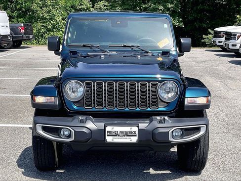 Used 2025 Jeep Gladiator Sport w/ Premium Package AWD/4WD image 2