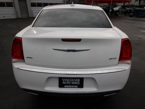 Used 2018 Chrysler 300 Limited image 5