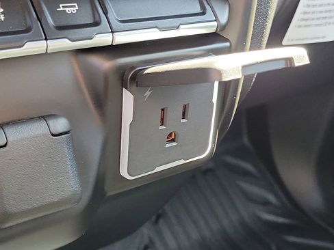 Used 2025 Chevrolet Silverado 1500 W/T w/ WT Value Package image 10