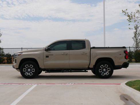 Used 2023 Chevrolet Colorado Z71 w/ Z71 Convenience Package 2 AWD/4WD image 6
