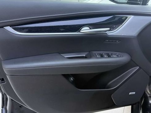 Used 2025 Cadillac XT5 Premium Luxury w/ Technology Package AWD/4WD image 16