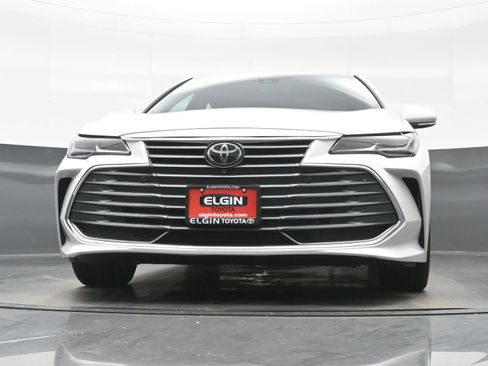 Used 2019 Toyota Avalon Limited image 29