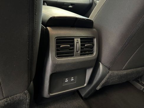 Used 2025 Nissan Rogue SV FWD image 24