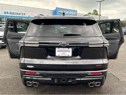 Used 2024 Chevrolet Traverse RS w/ LPO, Floor Liner Package AWD/4WD image 12