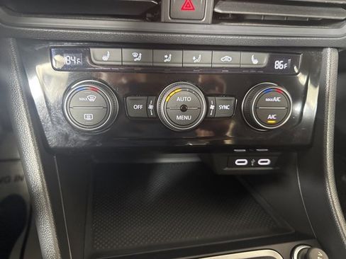 Certified 2024 Volkswagen Jetta SE image 15