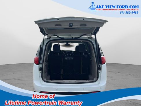 Used 2019 Chrysler Pacifica Touring-L Plus w/ Tire & Wheel Group FWD image 11