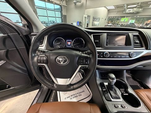 Used 2018 Toyota Highlander Limited AWD/4WD image 13