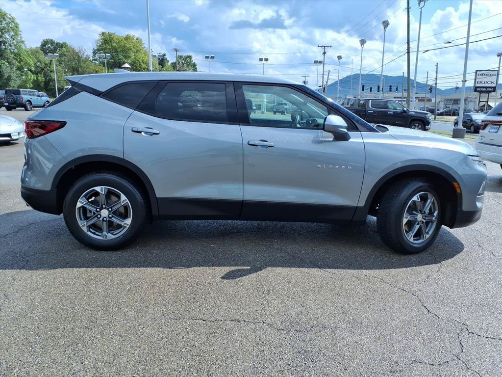 Certified 2025 Chevrolet Blazer LT FWD image 3