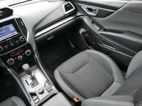 Used 2024 Subaru Forester Premium image 11