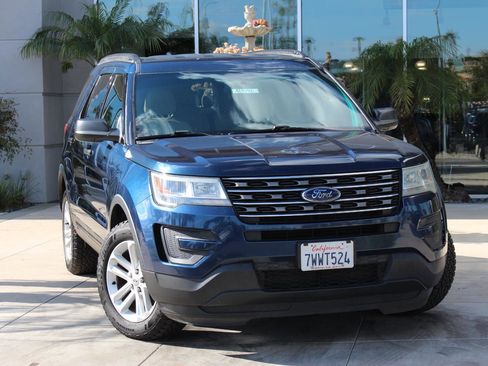 Used 2017 Ford Explorer 4WD image 2