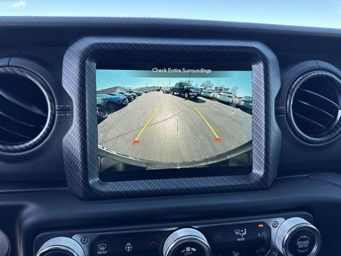 Used 2023 Jeep Wrangler Unlimited Sahara w/ Cold Weather Group AWD/4WD image 17