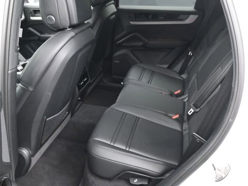 New 2025 Porsche Cayenne S AWD/4WD image 7