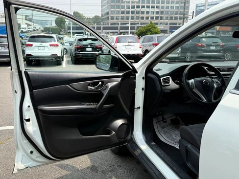 Used 2016 Nissan Rogue S FWD image 9