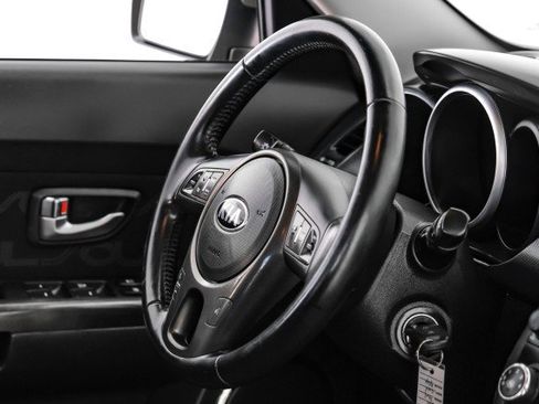 Used 2013 Kia Soul + image 11