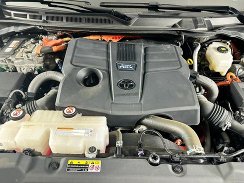 Used 2024 Toyota Tundra Capstone AWD/4WD image 37
