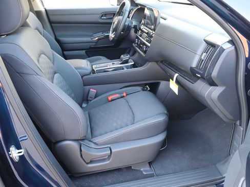 Used 2024 Nissan Pathfinder SV FWD image 17