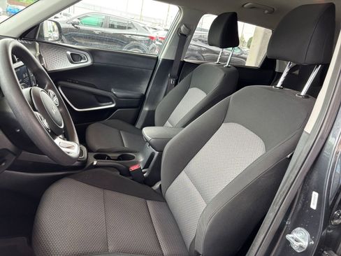 Used 2025 Kia Soul LX w/ LX Technology Package FWD image 24
