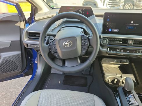 Used 2026 Toyota Prius XLE FWD image 19