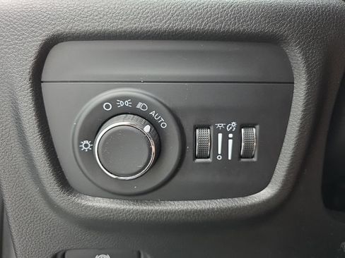 Used 2025 Jeep Grand Cherokee Altitude AWD/4WD image 23