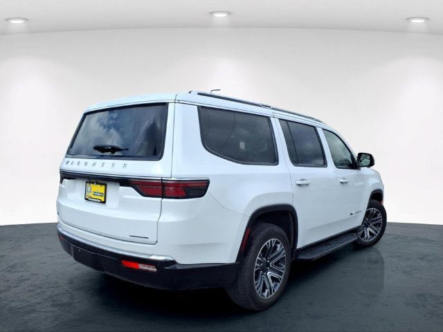 Used 2024 Jeep Wagoneer Series II w/ Flexible Seating Group RWD image 8