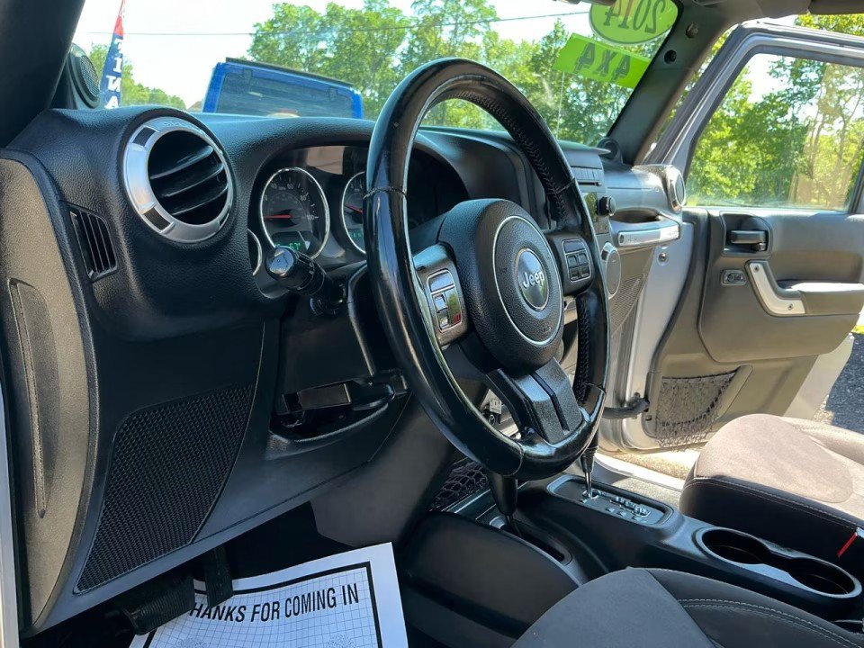 Used 2014 Jeep Wrangler Unlimited Sahara AWD/4WD image 15