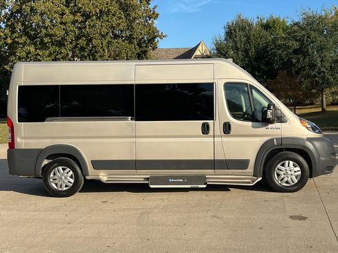 Used 2017 RAM ProMaster 2500 w/ Premium Appearance Group image 11