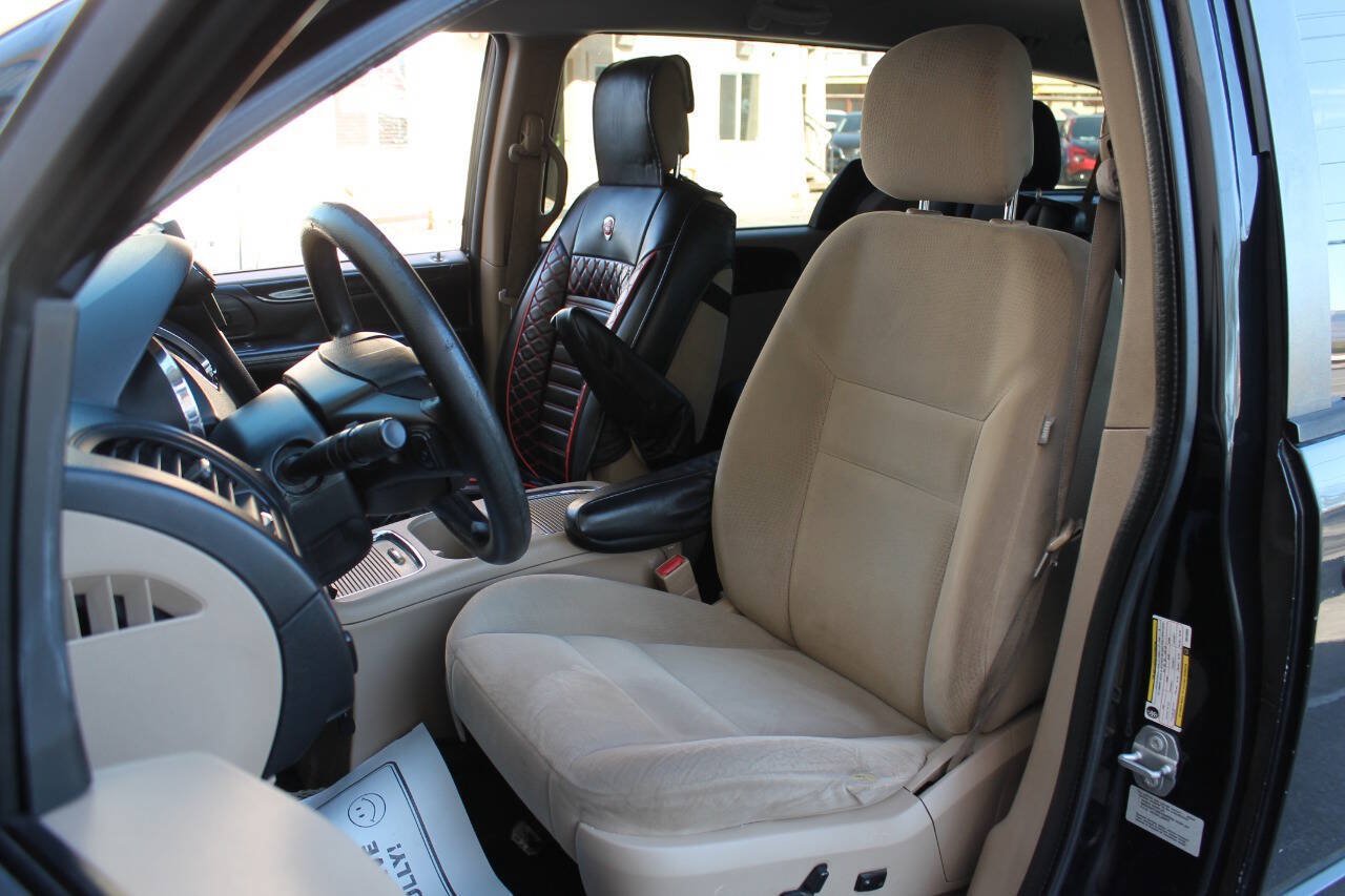 Used 2016 Dodge Grand Caravan SXT FWD image 18