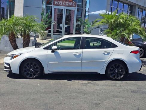 Used 2023 Toyota Corolla SE w/ SE Package FWD image 5