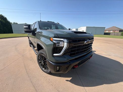 Used 2025 Chevrolet Silverado 2500 LT w/ Trail Boss Package AWD/4WD image 10