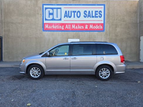 Used 2016 Dodge Grand Caravan SXT w/ Rear Park Assist Package image 4