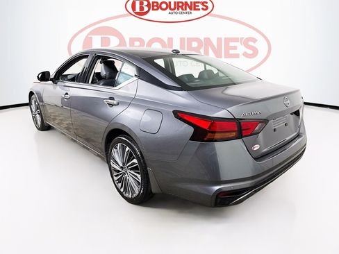 Used 2025 Nissan Altima 2.5 SL AWD/4WD image 10