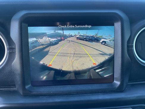 Used 2021 Jeep Wrangler Unlimited Sahara w/ Cold Weather Group AWD/4WD image 15
