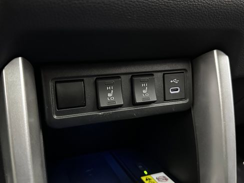 Used 2023 Toyota Corolla Cross XLE w/ Convenience Package image 21