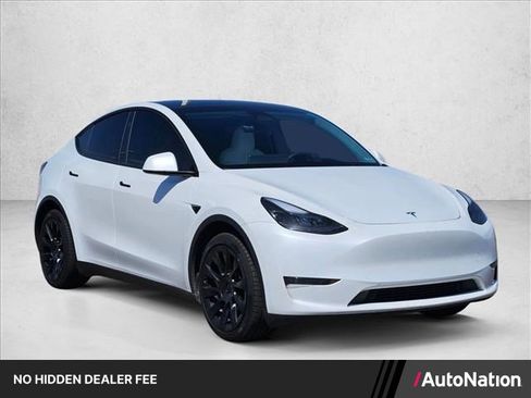 Used 2024 Tesla Model Y Long Range AWD/4WD image 1