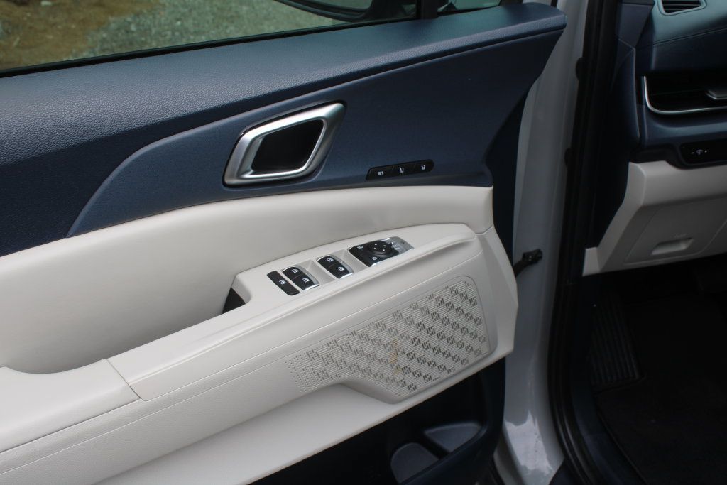 Certified 2025 Kia Carnival EX FWD image 25
