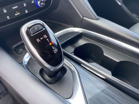 Used 2020 Buick Enclave Essence image 25